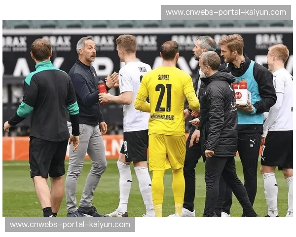 法兰克福与门兴格拉德巴赫半场战平,双方互有攻守 法兰克福与门兴格拉德巴赫半场战平,双方互有攻守